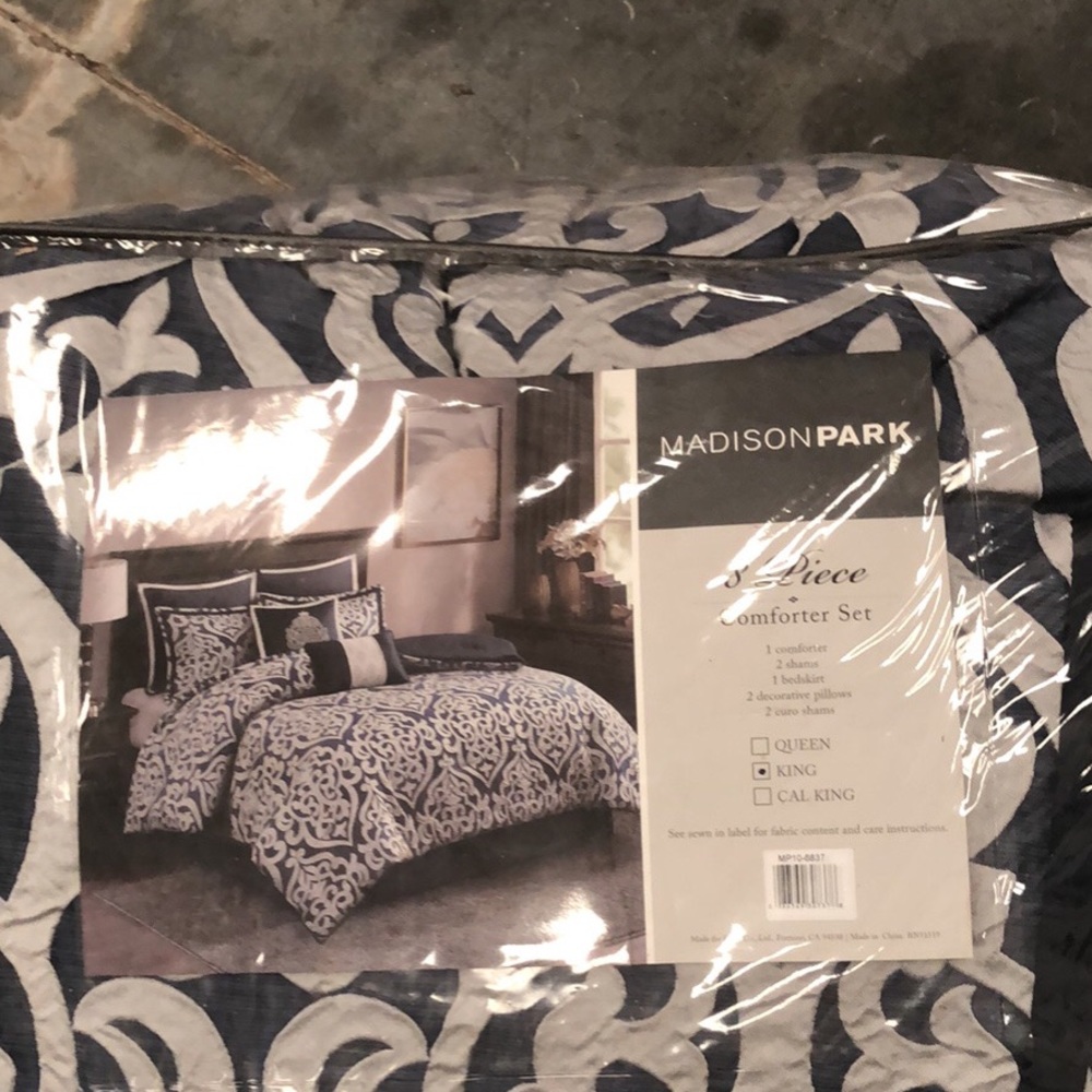 Comforter textured jacquard